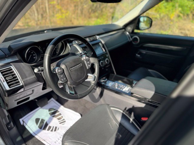 Used 2017 Land Rover Discovery First Edition AWD/4WD image 9