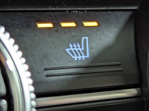 Used 2023 Genesis G70 2.0T image 23