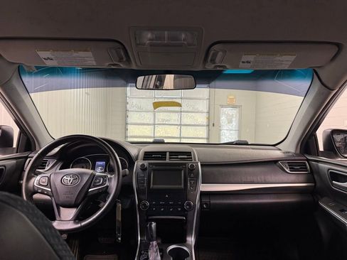 Used 2015 Toyota Camry SE FWD image 16