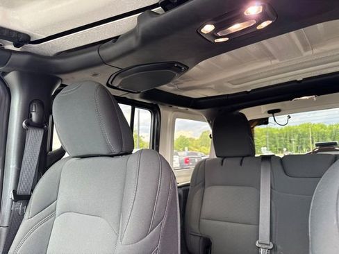Used 2022 Jeep Wrangler Unlimited Sport AWD/4WD image 35