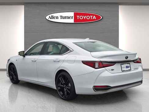 Used 2024 Lexus ES 300h F Sport image 7