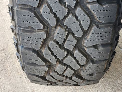 Used 2024 Land Rover Discovery Dynamic SE image 11