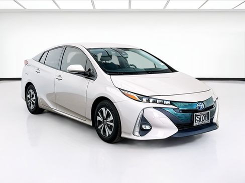 Used 2019 Toyota Prius Prime Advanced w/ Carpet Mat Package FWD image 3