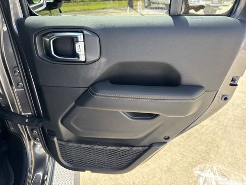 New 2025 Jeep Gladiator Sport image 19