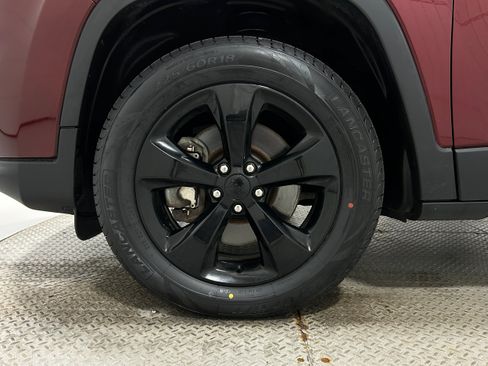 Used 2020 Jeep Cherokee Latitude Plus AWD/4WD image 39