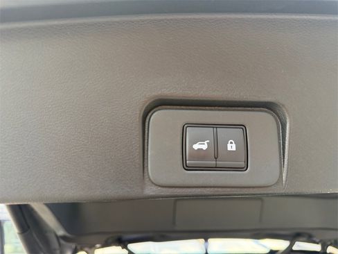 Used 2025 Nissan Rogue SV image 35