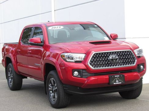 Certified 2019 Toyota Tacoma TRD Sport w/ Technology Package AWD/4WD image 2