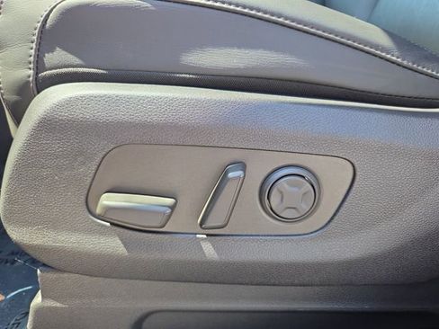 Used 2025 Kia Carnival FWD image 12