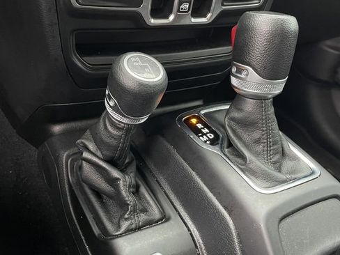 Used 2023 Jeep Gladiator Sport image 23