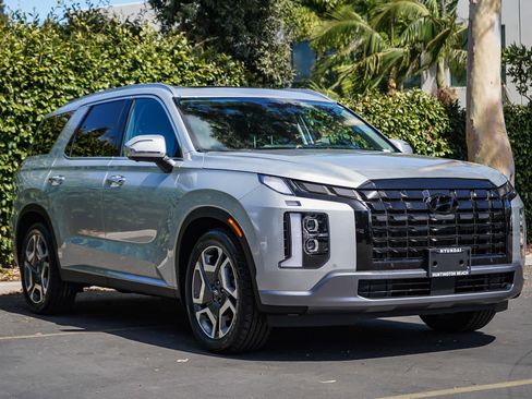 Used 2023 Hyundai Palisade Limited w/ Cargo Package FWD image 3