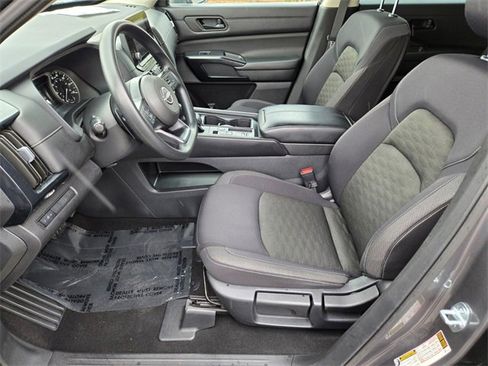 Used 2023 Nissan Pathfinder S image 13