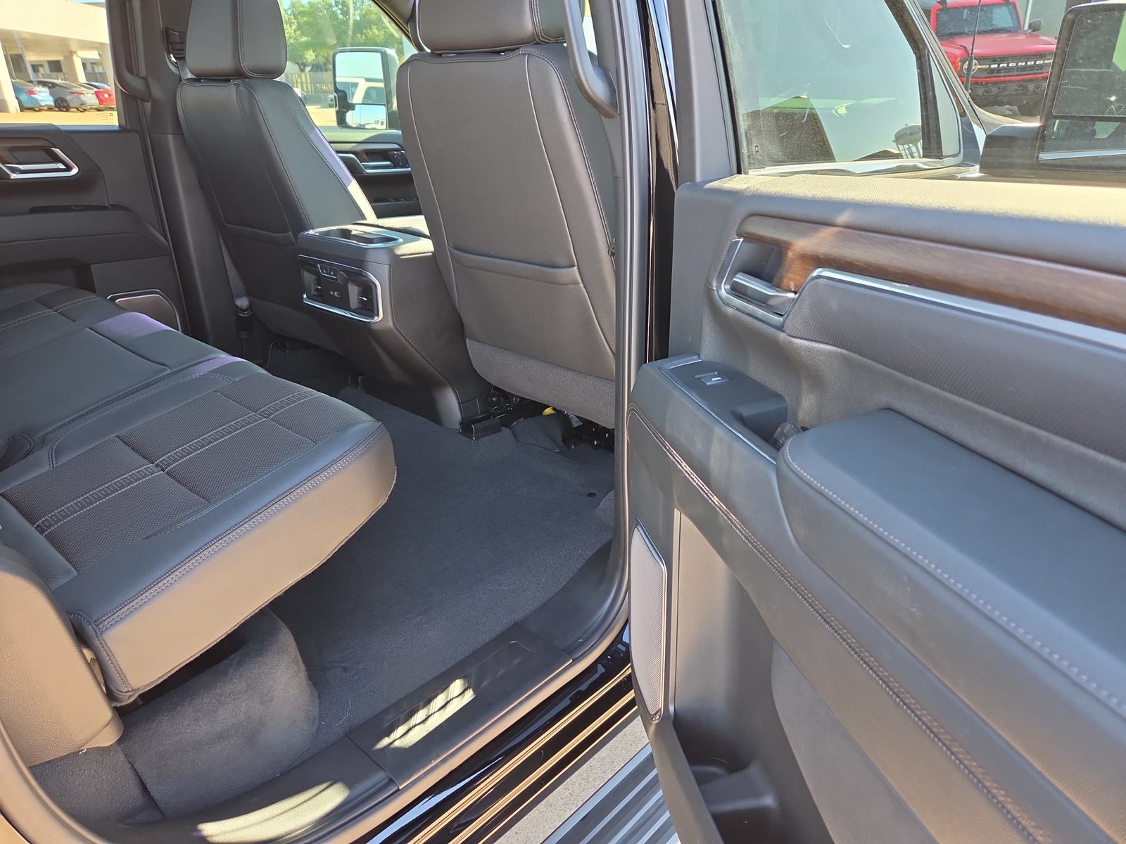 Used 2025 Chevrolet Silverado 3500 High Country w/ High Country Premium Package AWD/4WD image 28