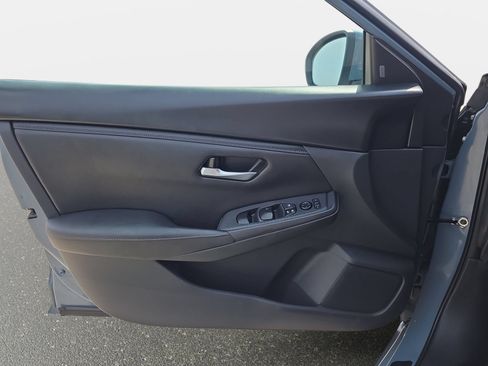 Used 2024 Nissan Sentra SV FWD image 25