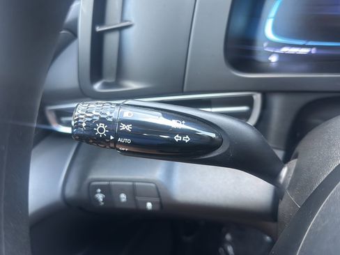 Used 2025 Hyundai Elantra SE FWD image 28