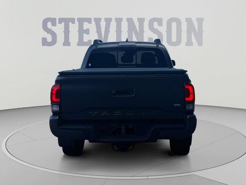 Used 2018 Toyota Tacoma TRD Sport w/ Technology Package AWD/4WD image 4