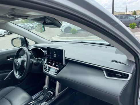 Used 2025 Toyota Corolla Cross XLE image 18
