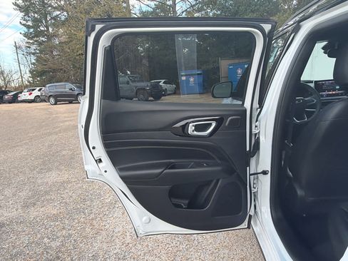 Used 2023 Jeep Compass High Altitude image 25