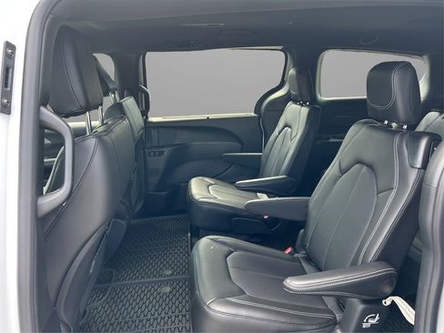 New 2025 Chrysler Voyager LX image 11