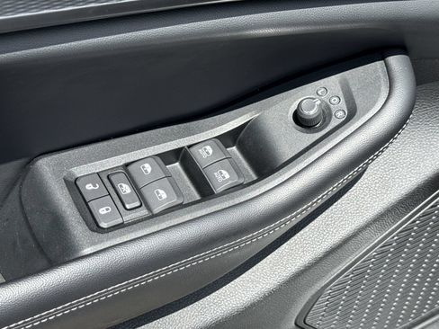 Used 2024 Jeep Grand Cherokee Laredo X w/ Luxury Tech Group I AWD/4WD image 15