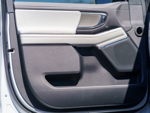 Used 2026 Ford Expedition Platinum image 20