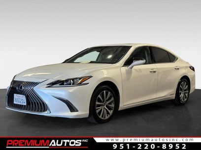 Used 2021 Lexus ES 300h w/ Accessory Package 2