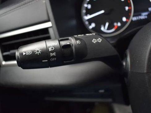 Used 2024 Mitsubishi Outlander FWD image 24