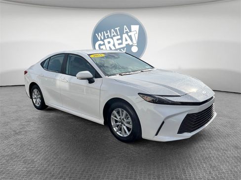 Certified 2025 Toyota Camry LE image 1