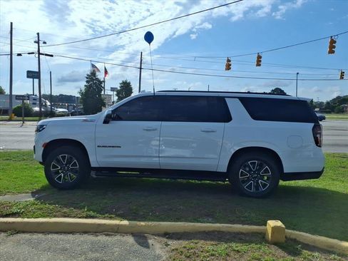 Used 2024 Chevrolet Suburban Z71 w/ Luxury Package AWD/4WD image 5