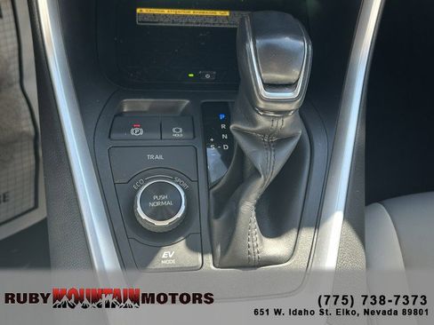 Used 2021 Toyota RAV4 XLE Premium image 17