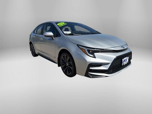 Used 2024 Toyota Corolla SE w/ SE Convenience Package FWD image 6