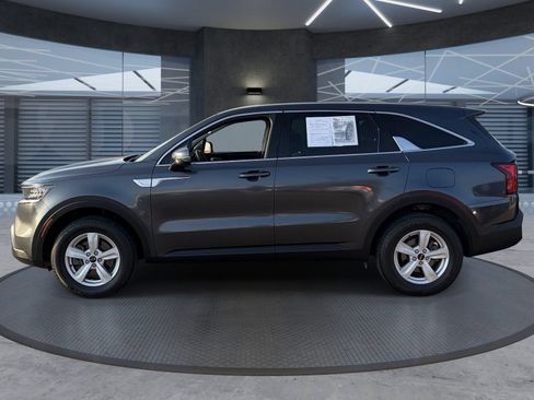 Used 2021 Kia Sorento LX AWD/4WD image 3