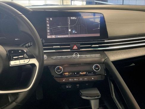 Used 2025 Hyundai Elantra Limited FWD image 18