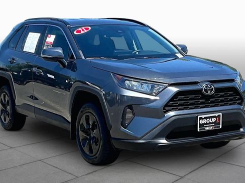 Used 2021 Toyota RAV4 LE FWD image 2