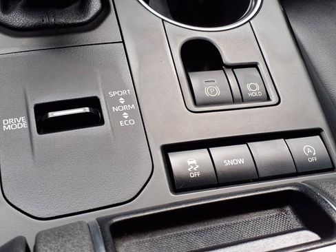 Used 2022 Toyota Highlander XLE FWD image 14