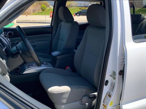 Used 2013 Toyota Tacoma 4x4 Double Cab w/ SR5 Pkg image 9