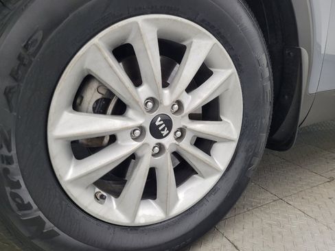 Used 2020 Kia Sorento LX image 31