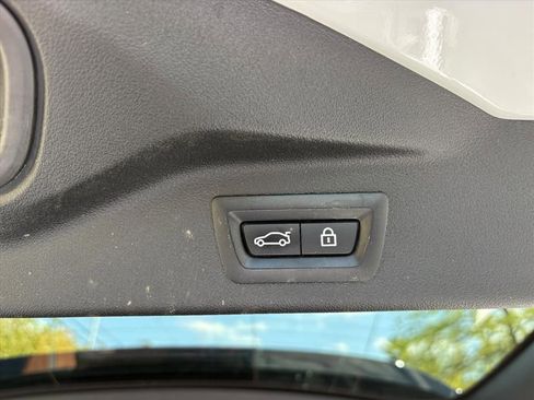 Used 2022 BMW X7 xDrive40i w/ M Sport Package AWD/4WD image 24