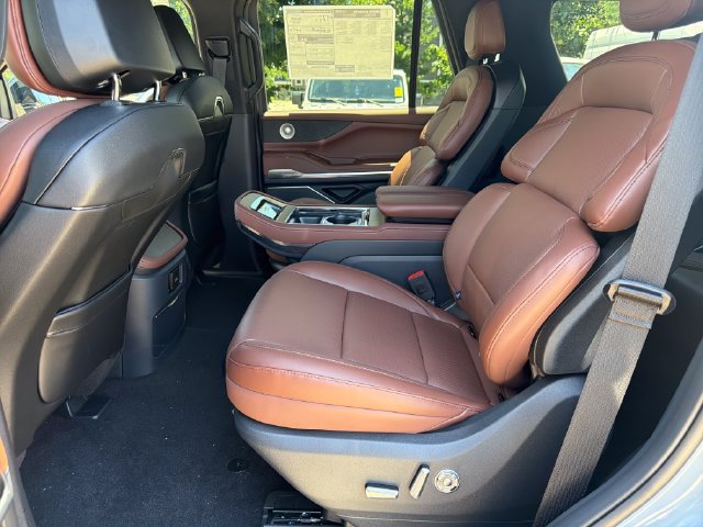 New 2026 Lincoln Navigator Reserve AWD/4WD image 14