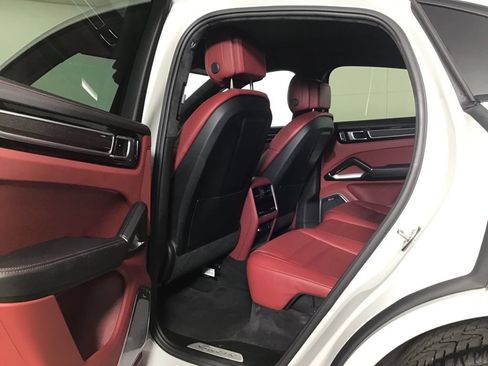 Used 2023 Porsche Cayenne Turbo AWD/4WD image 23