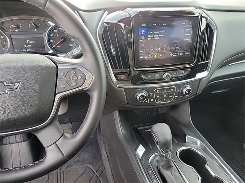 Used 2023 Chevrolet Traverse LT image 26