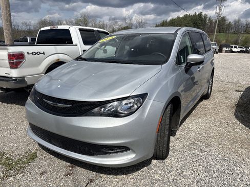 Used 2023 Chrysler Voyager LX image 1