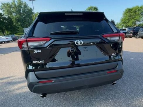 Used 2025 Toyota RAV4 XLE AWD/4WD image 3