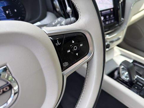 Certified 2024 Volvo XC60 B5 Plus AWD/4WD image 20