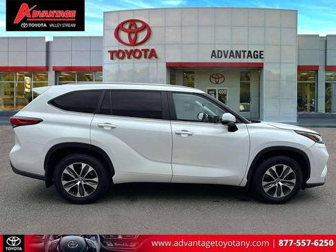 Used 2023 Toyota Highlander XLE AWD/4WD image 5