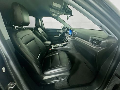 Used 2023 Ford Explorer XLT w/ Equipment Group 202A image 34