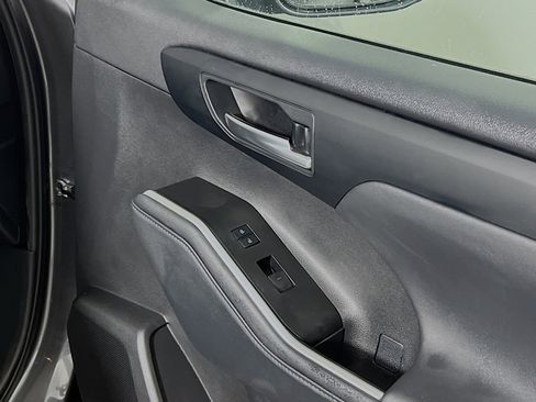 Used 2023 Toyota Highlander XLE image 32