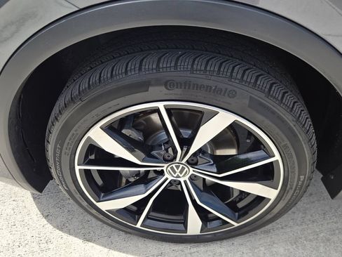 Certified 2022 Volkswagen Tiguan SEL R-Line AWD/4WD image 10