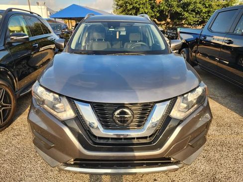 Used 2020 Nissan Rogue SV FWD image 2