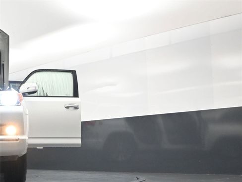 Used 2012 Toyota 4Runner Limited image 33