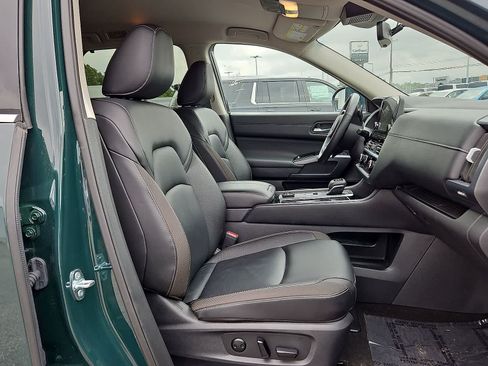 Used 2025 Nissan Pathfinder SL AWD/4WD image 33